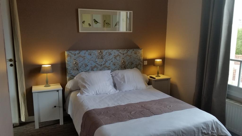 Hotel Aux Bles D'Or Pierrefonds Habitación foto