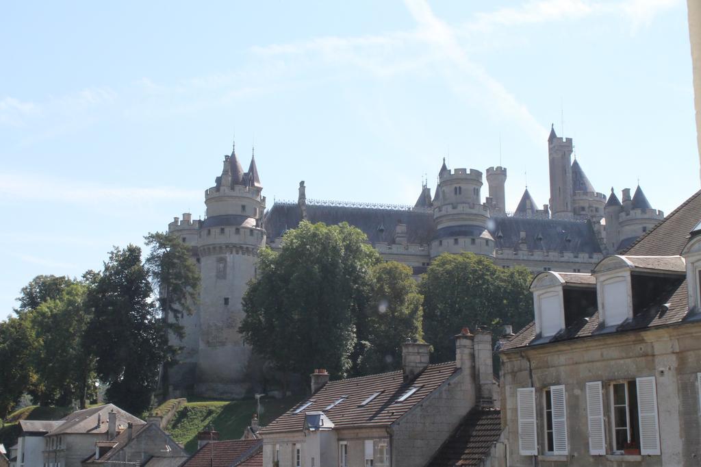 Hotel Aux Bles D'Or Pierrefonds Exterior foto
