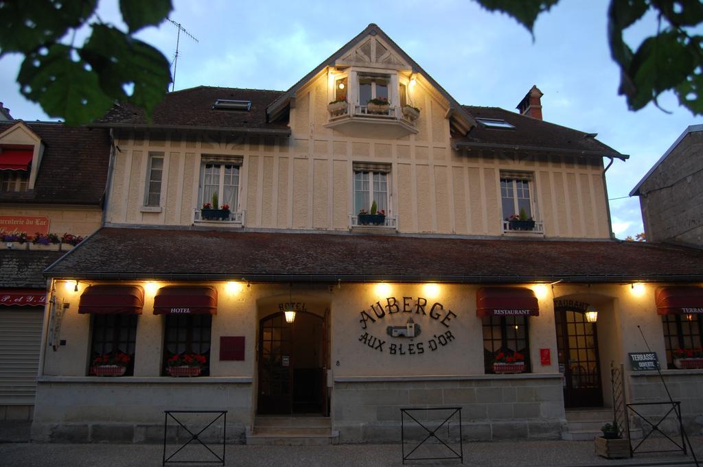 Hotel Aux Bles D'Or Pierrefonds Exterior foto