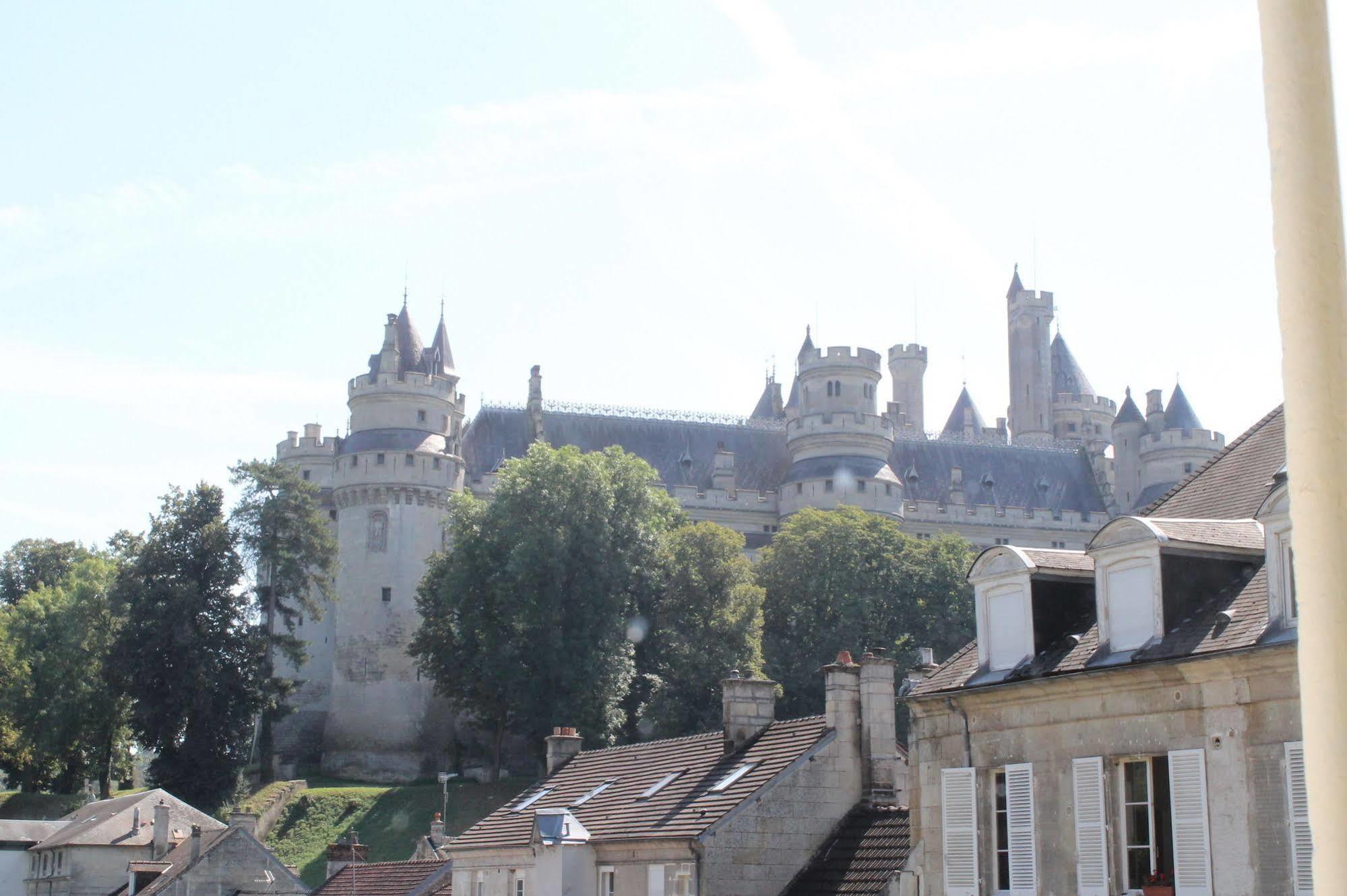 Hotel Aux Bles D'Or Pierrefonds Exterior foto