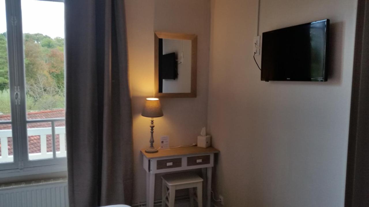 Hotel Aux Bles D'Or Pierrefonds Habitación foto